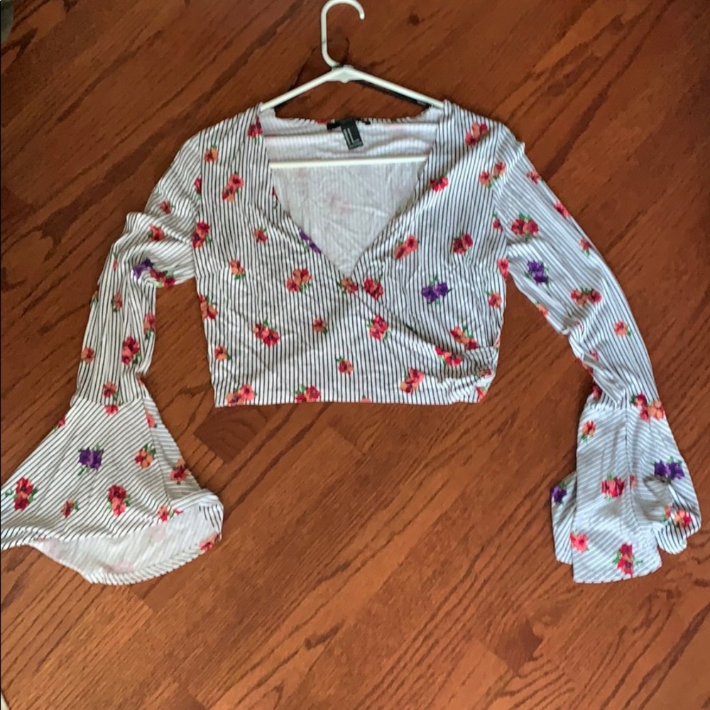 Bell sleeves floral crop top